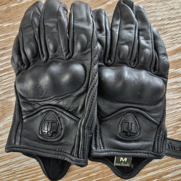 Motorcycle gloves - Picture 1 of 2